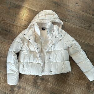 Women’s north face jacket.